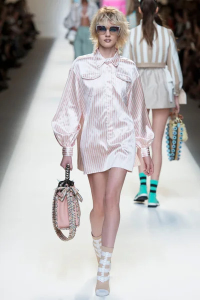 Look 14